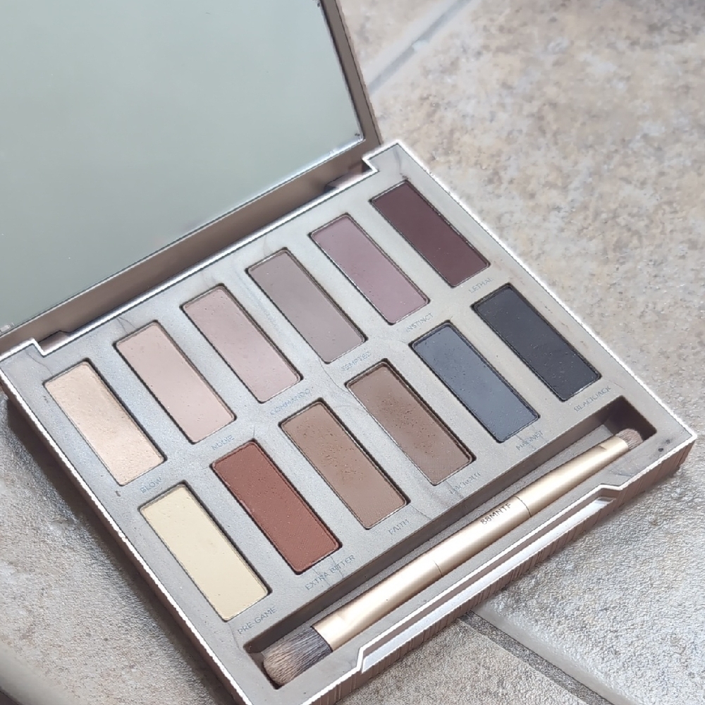 Urban Decay Cream and Brown Eyeshadow Palette Matte Shimmer